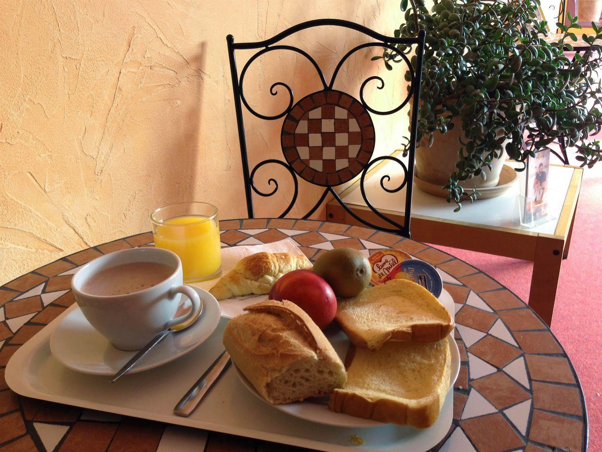 Logis Hotel Atrium Epinal Golbey Chavelot 外观 照片